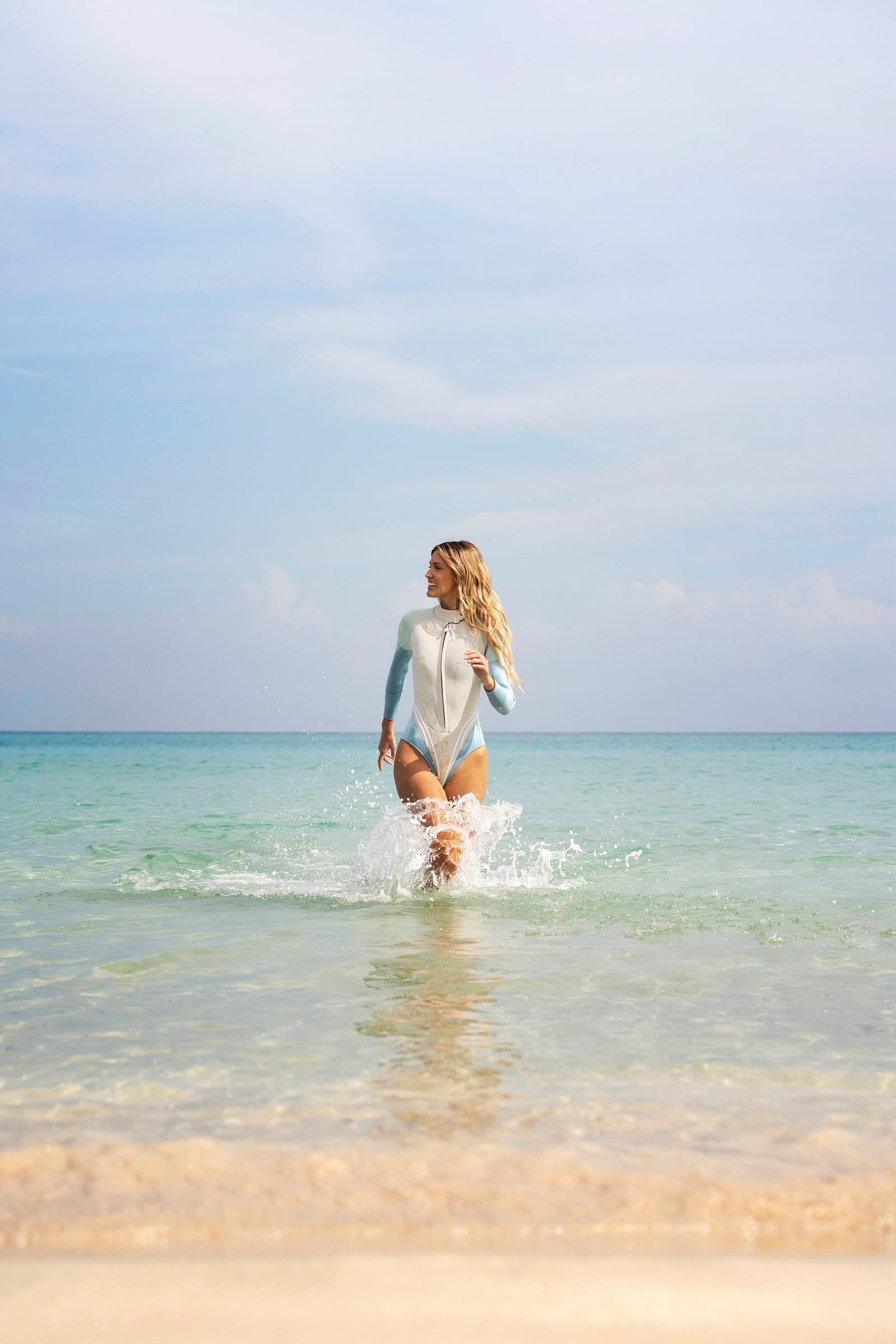 WETSUITS FÜR WONDERWOMEN UND WELLENGÖTTINNEN - KERSY STRAUSS