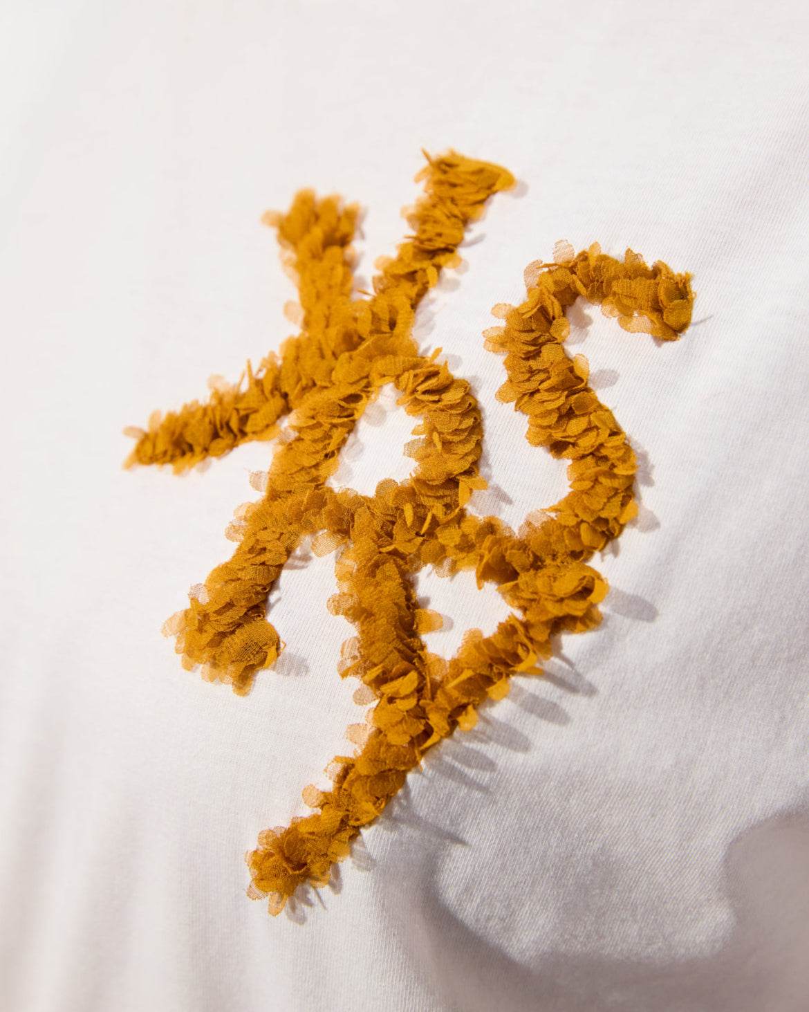 
                    
                      Oversize T-Shirt Flowers - KERSY STRAUSS
                    
                  