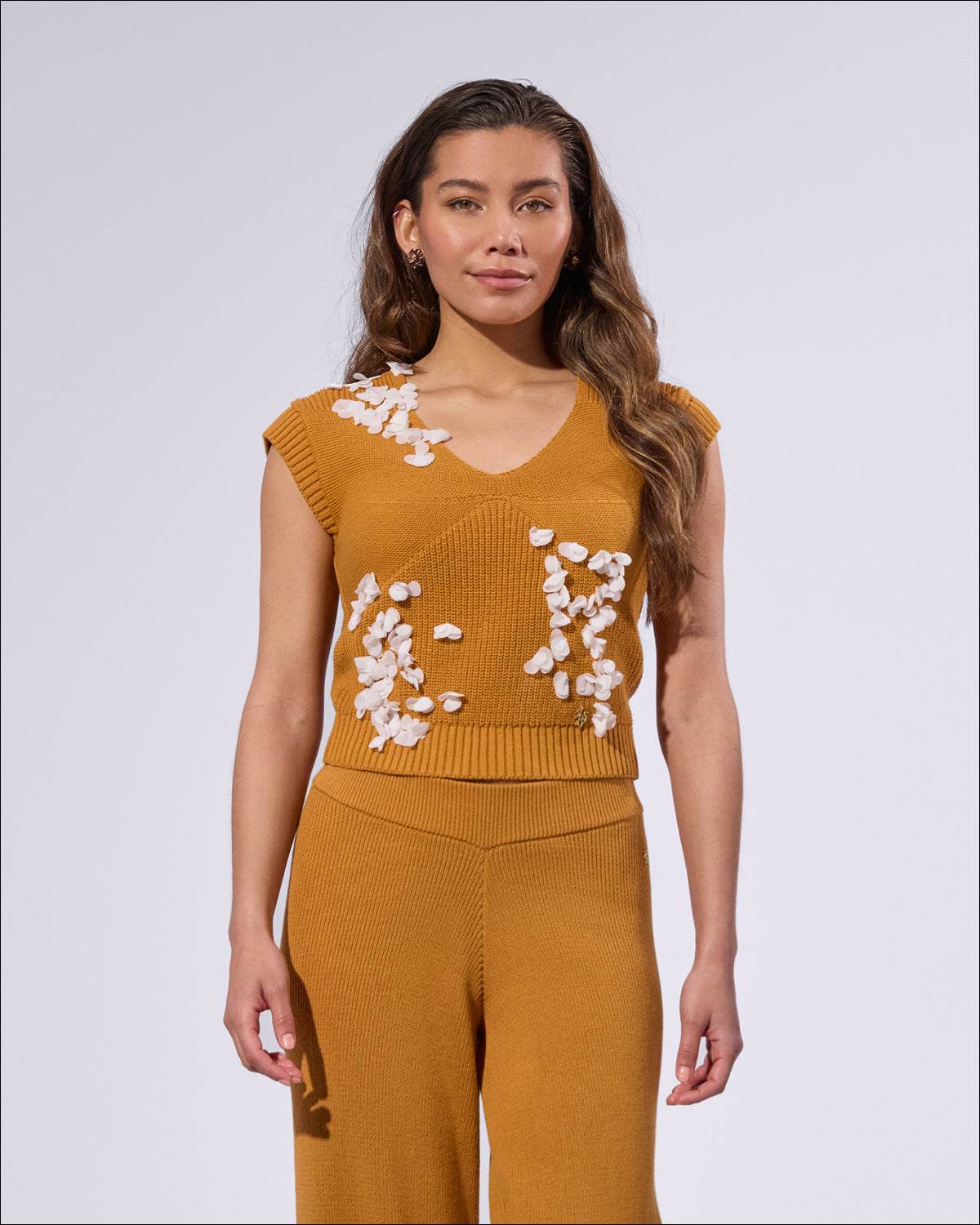 
                    
                      Knit Top Flowers - KERSY STRAUSS
                    
                  