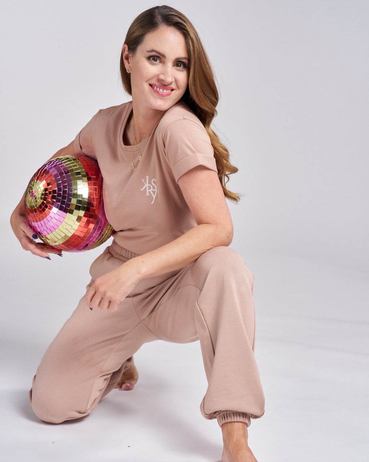 
                    
                      KERSY Studio T-Shirt - KERSY STRAUSS
                    
                  