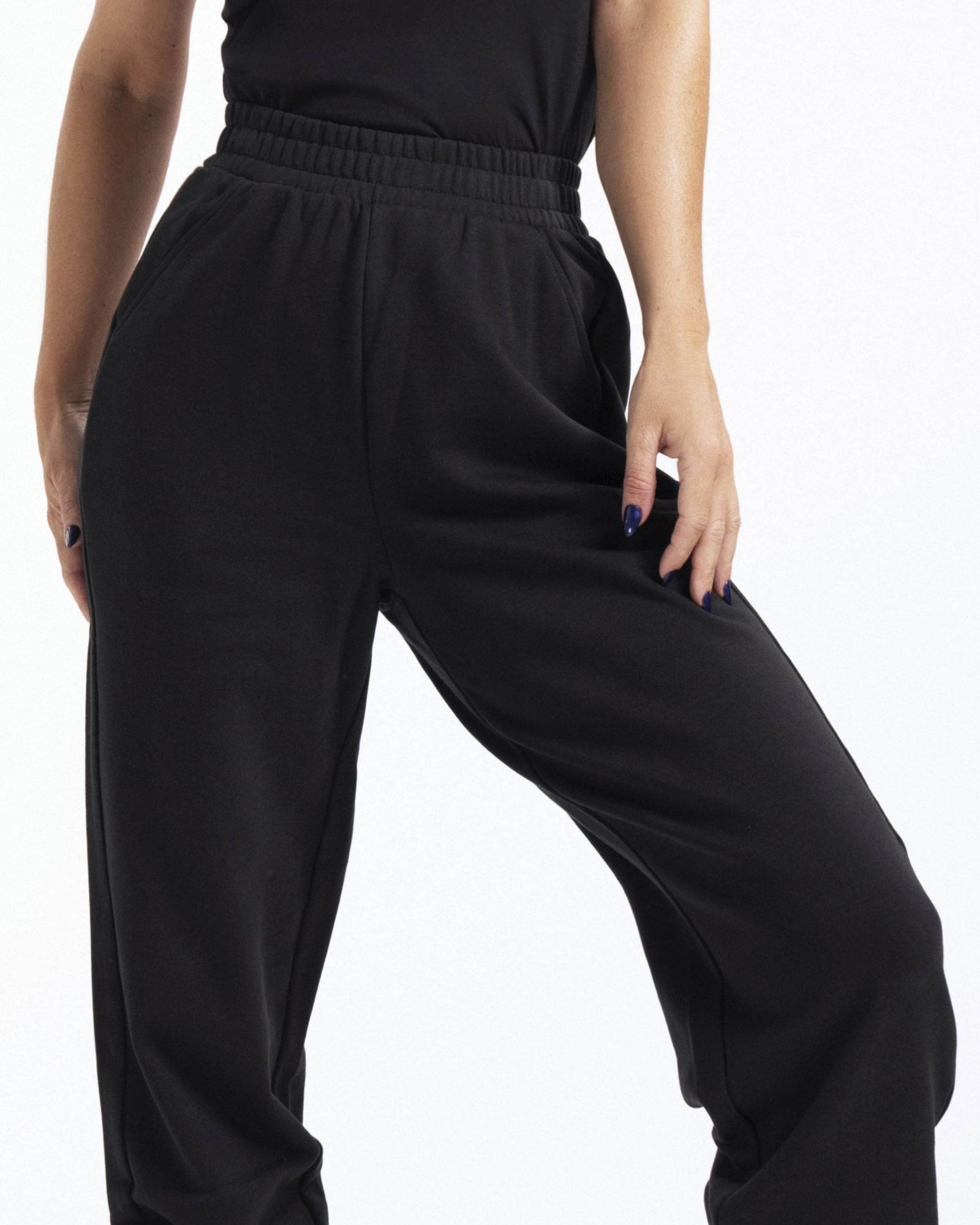 
                    
                      KERSY Studio Sweat Pants - KERSY STRAUSS
                    
                  