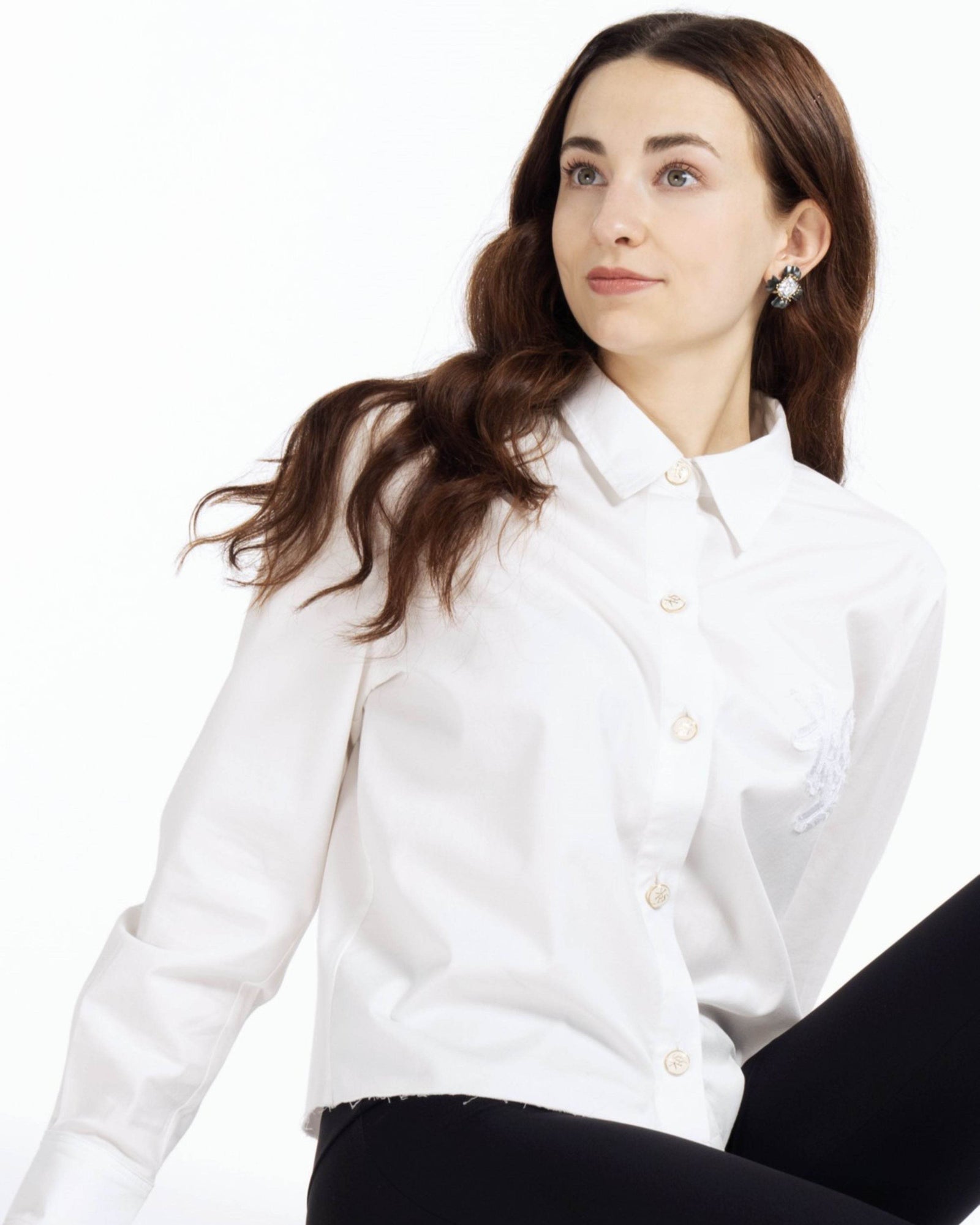 
                    
                      KERSY Studio Short Blouse - KERSY STRAUSS
                    
                  