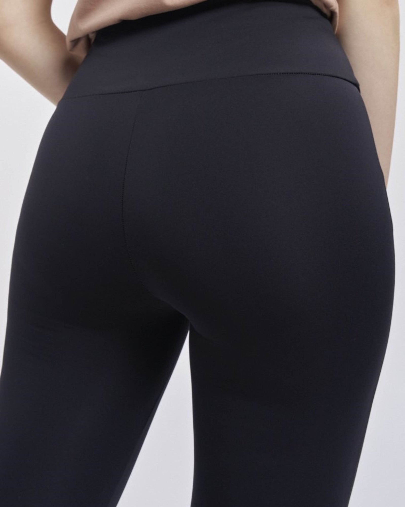 
                    
                      KERSY Studio Leggings - KERSY STRAUSS
                    
                  