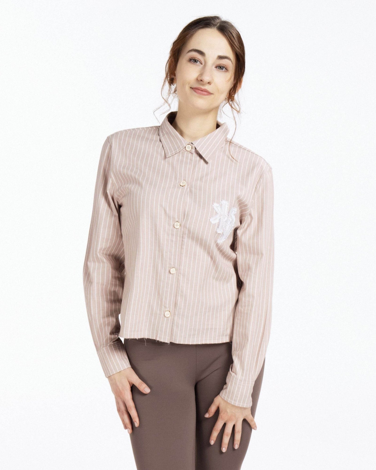 
                    
                      KERSY Studio Short Blouse - KERSY STRAUSS
                    
                  