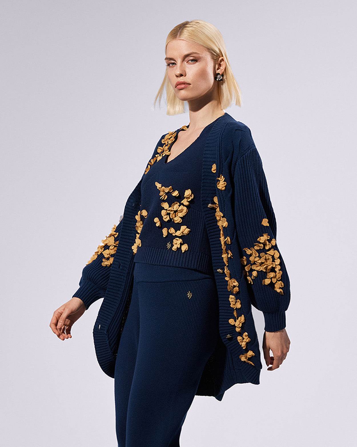 
                    
                      Knit Cardigan Flowers - KERSY STRAUSS
                    
                  