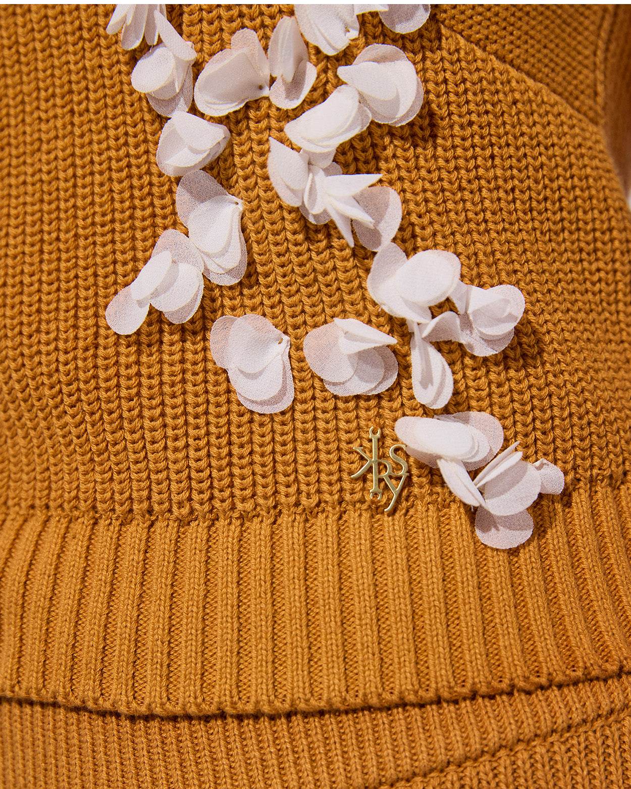 
                    
                      Knit Top Flowers - KERSY STRAUSS
                    
                  